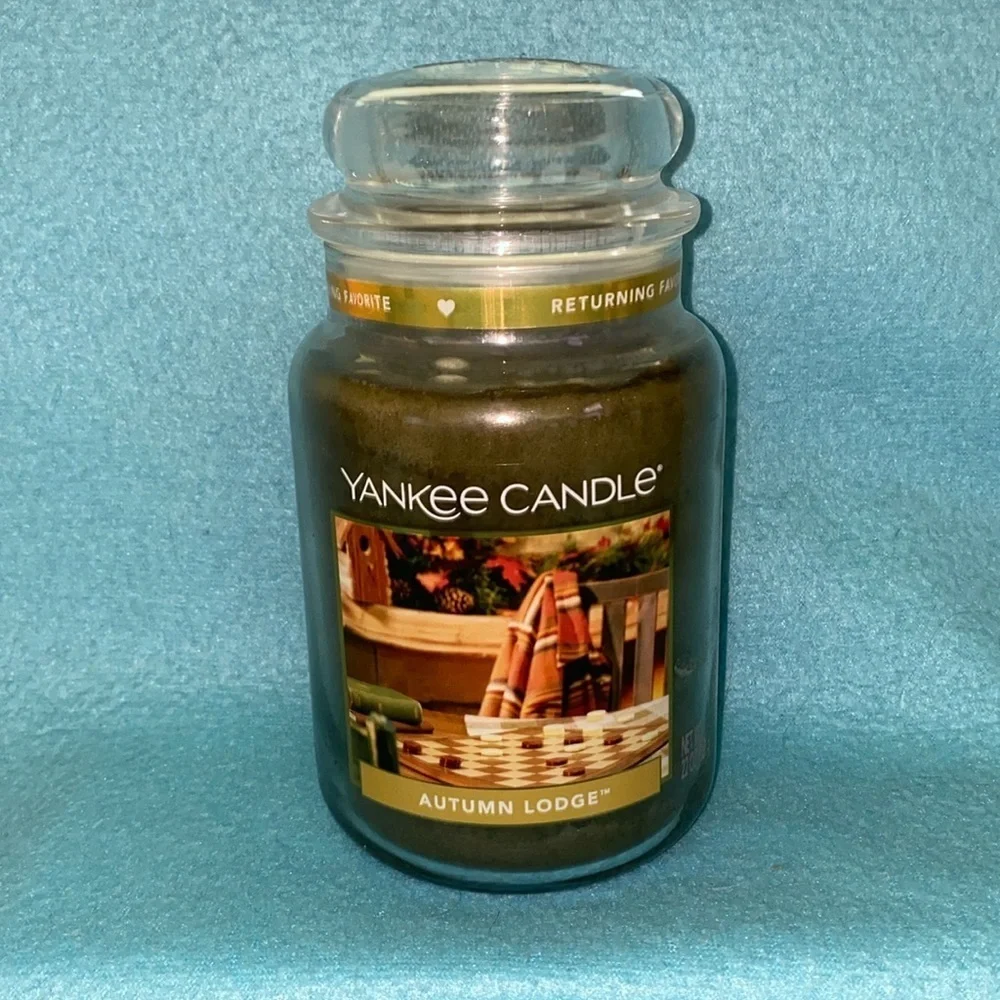 YANKEE Autumn Lodge 22 oz. CANDLE RARE  SCENT